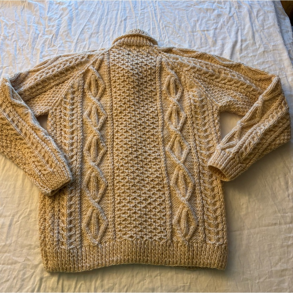 Vtg Abbey Knitwear 100% Irish
Wool Fisherman Chunky Cable Cardigan Sweater S/M - Picture 13 of 14